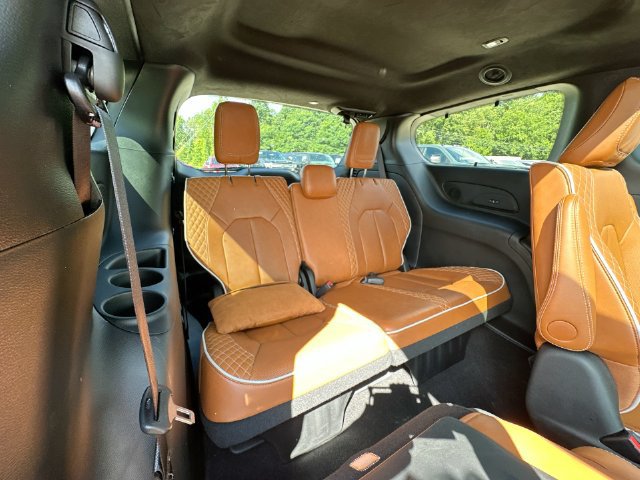 Used 2024 Chrysler Pacifica Pinnacle AWD/4WD image 37