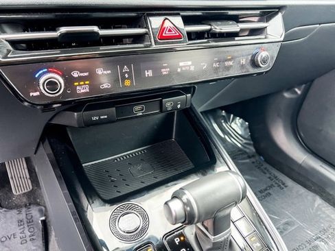 Used 2024 Kia Niro EX image 17