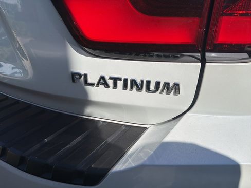 Used 2022 Nissan Armada Platinum image 8