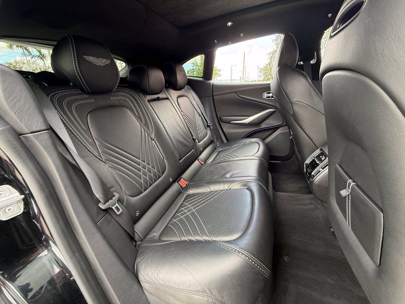 Used 2021 Aston Martin DBX AWD/4WD image 39