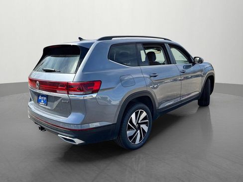 Used 2025 Volkswagen Atlas SE AWD/4WD image 3