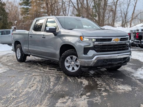 Used 2025 Chevrolet Silverado 1500 LT image 1