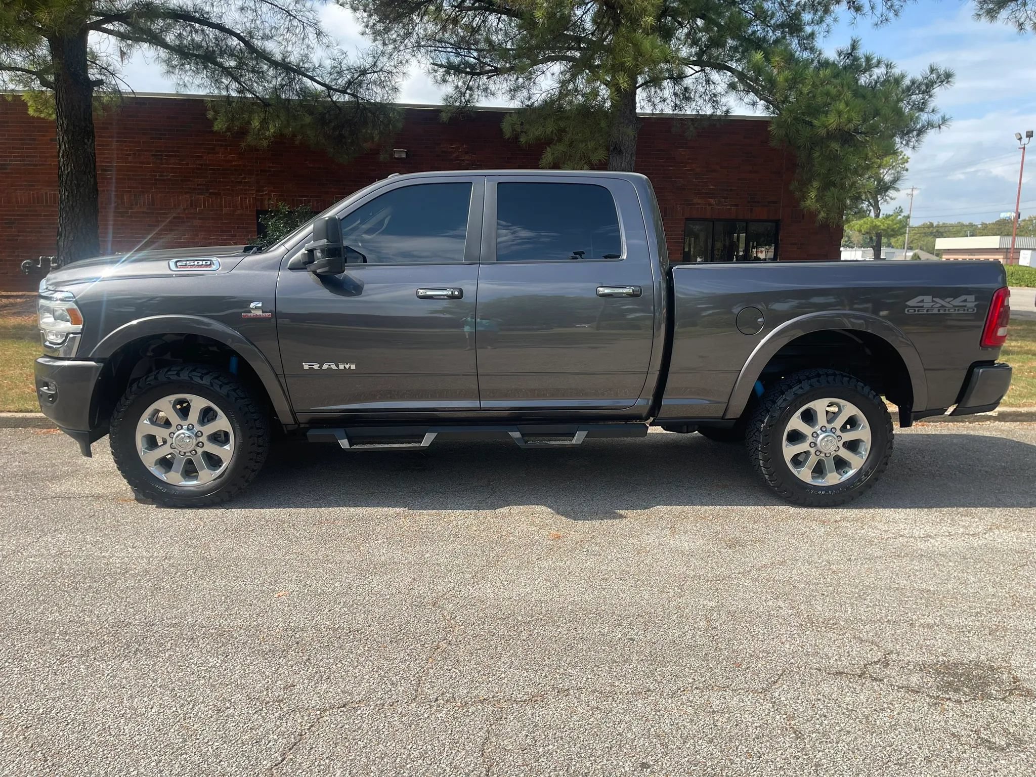 Used 2020 RAM 2500 Laramie AWD/4WD image 2
