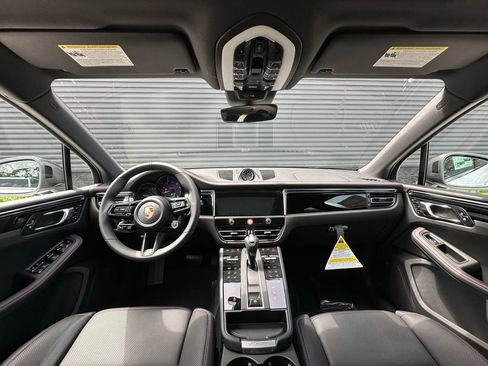 Certified 2025 Porsche Macan Turbo image 30