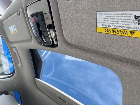 Used 2022 Hyundai Palisade Limited w/ Winter Package image 12