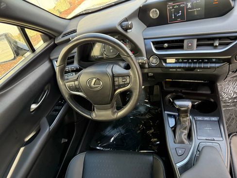 Used 2021 Lexus UX 200 image 16