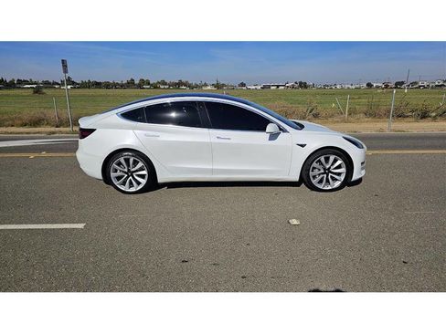 Used 2018 Tesla Model 3 Long Range image 8