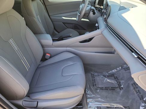 Used 2025 Hyundai Elantra Sport image 10