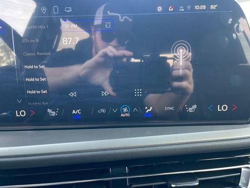 Used 2025 Chevrolet Traverse LT w/ Driver Confidence Package image 20