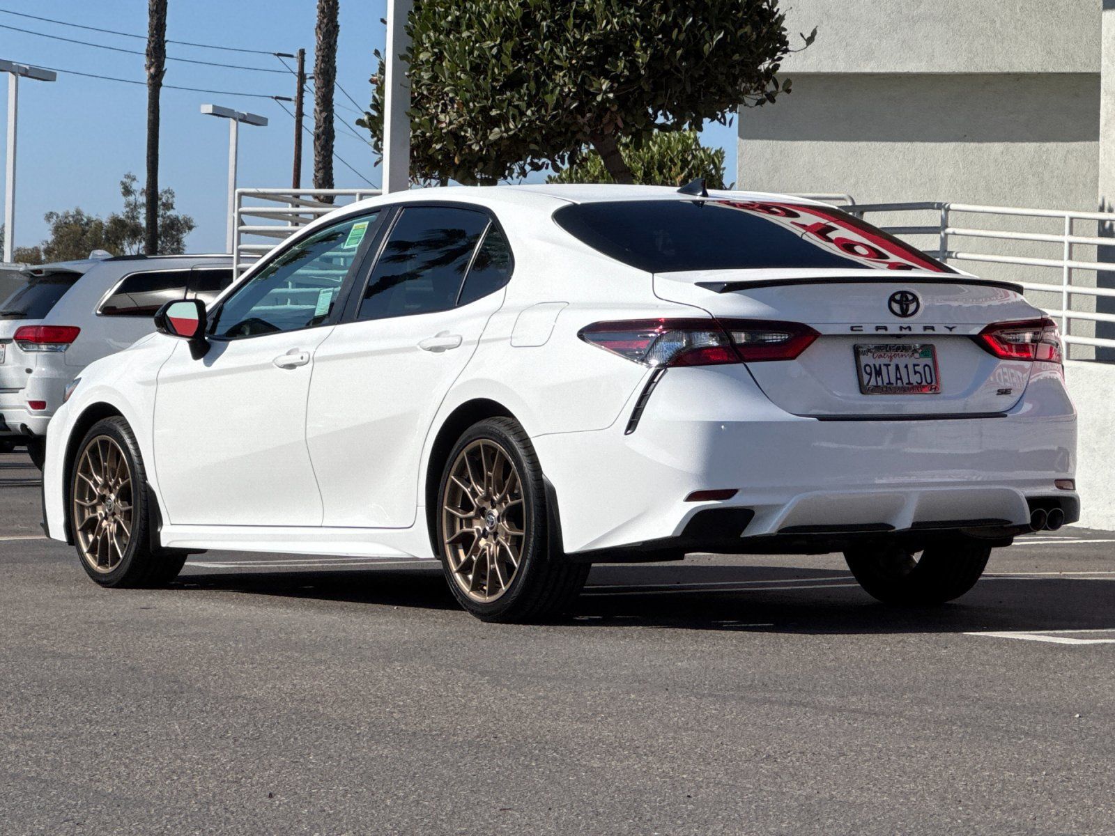 Used 2024 Toyota Camry SE w/ Convenience Package FWD image 3