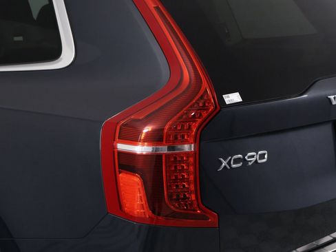 Used 2022 Volvo XC90 T5 Momentum w/ Protection Package Premier AWD/4WD image 18