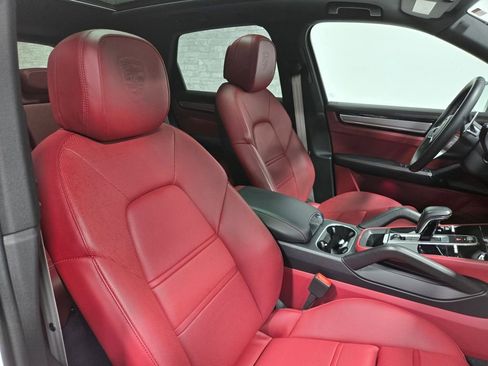 Used 2022 Porsche Cayenne Platinum Edition image 50