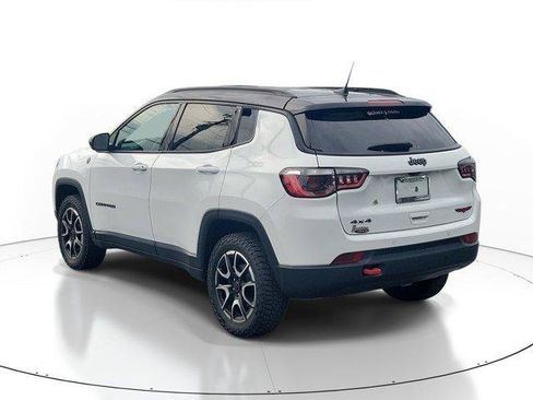 Used 2025 Jeep Compass Trailhawk AWD/4WD image 3