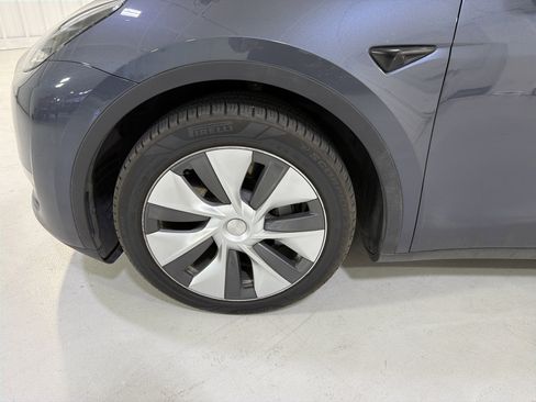 Used 2023 Tesla Model Y Long Range image 9