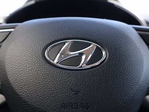 Used 2019 Hyundai Santa Fe SEL image 27