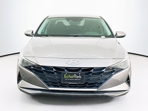 Used 2022 Hyundai Elantra SEL image 2