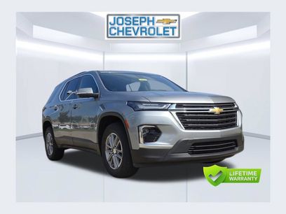 Used 2023 Chevrolet Traverse LT