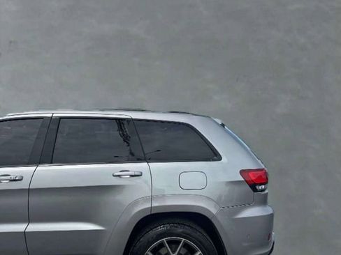 Used 2017 Jeep Grand Cherokee SRT w/ Trailer Tow Group IV AWD/4WD image 18