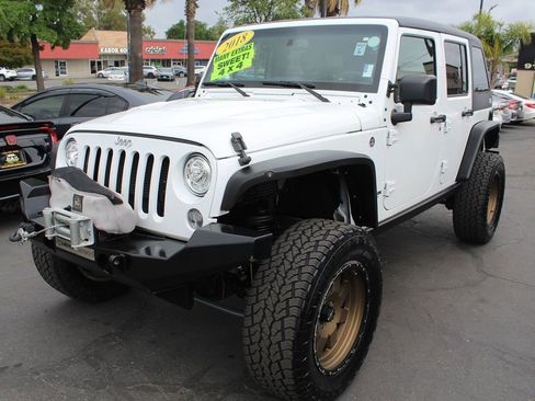 Used 2018 Jeep Wrangler Unlimited Rubicon w/ Connectivity Group AWD/4WD image 4
