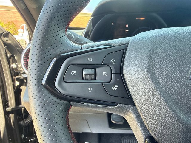 Used 2026 Chevrolet Trax RS w/ Sunroof Package FWD image 27