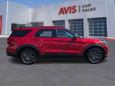 Used 2025 Ford Explorer ST-Line w/ ST-Line Street Pack AWD/4WD image 5