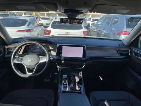 Used 2025 Volkswagen Atlas SE image 36