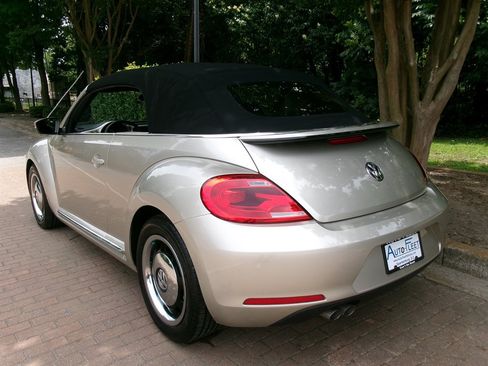 Used 2013 Volkswagen Beetle 2.5 50's Edition FWD image 10