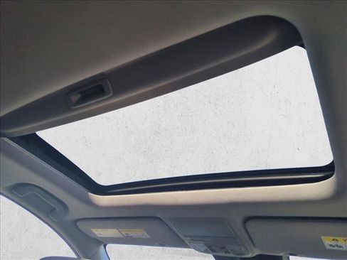 Used 2017 Honda CR-V EX-L image 18