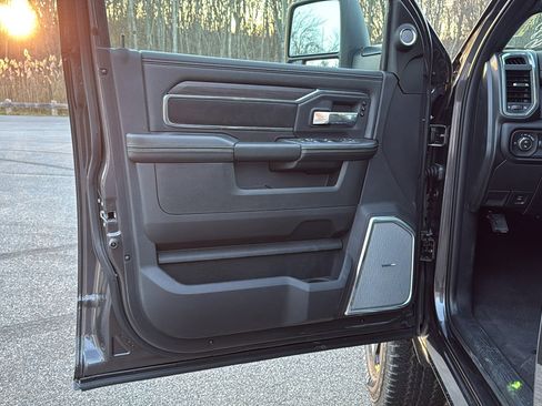 New 2026 RAM 2500 Laramie AWD/4WD image 7