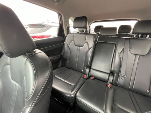 Used 2024 Kia Sorento S image 42