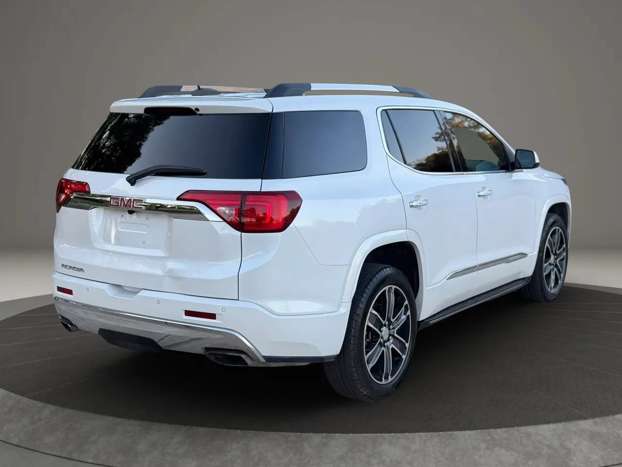 Used 2019 GMC Acadia Denali w/ Technology Package FWD image 6