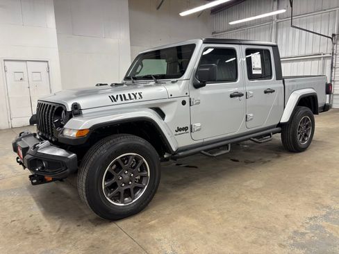Used 2022 Jeep Gladiator Sport AWD/4WD image 3