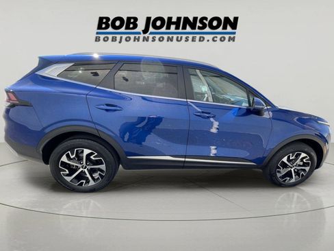 Used 2023 Kia Sportage EX AWD/4WD image 2