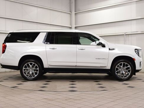 Used 2024 GMC Yukon XL Denali AWD/4WD image 9