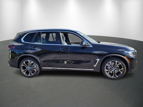 New 2025 BMW X5 xDrive50e w/ Climate Comfort Package image 8