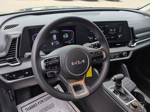 Used 2023 Kia Sportage LX image 9