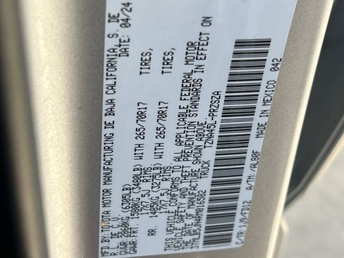 Used 2024 Toyota Tacoma TRD Off-Road image 24