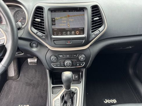 Used 2015 Jeep Cherokee Limited FWD image 29