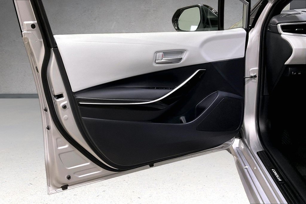 Used 2025 Toyota Corolla XSE FWD image 20