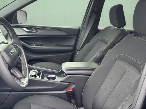 Used 2025 Jeep Grand Cherokee Laredo X w/ Luxury Tech Group I image 19