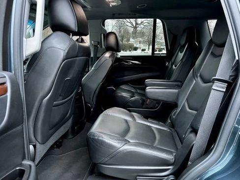 Used 2019 Cadillac Escalade Premium Luxury AWD/4WD image 14