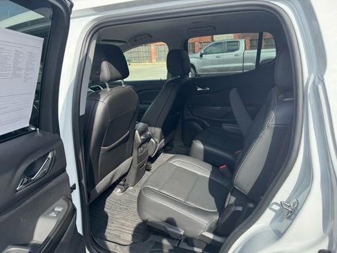 Used 2023 GMC Acadia SLT w/ Preferred Package image 15