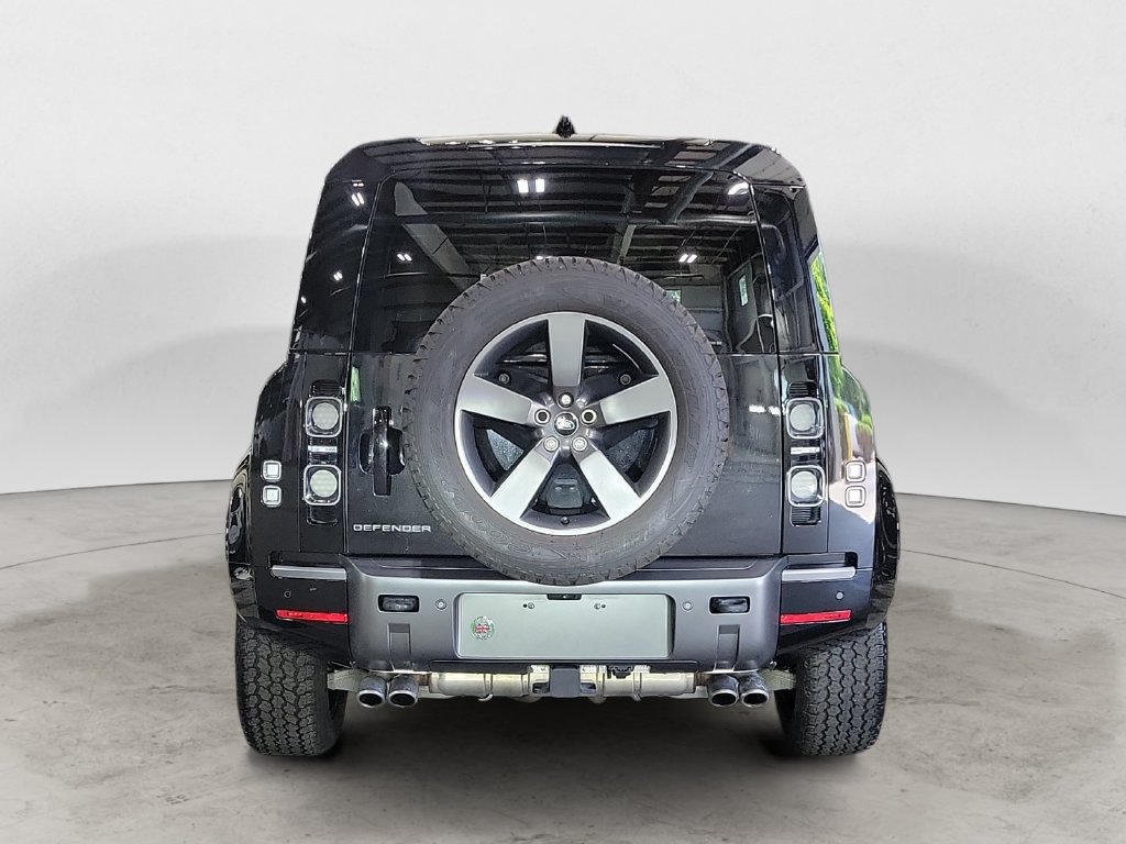 Used 2024 Land Rover Defender 110 V8 AWD/4WD image 4