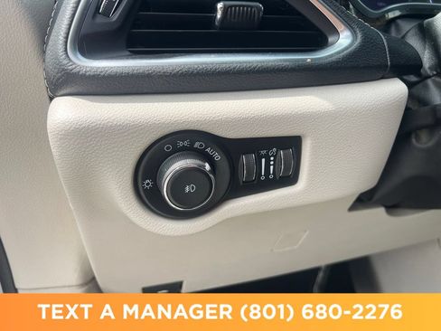 Used 2023 Chrysler Pacifica Limited w/ Uconnect Theater Family Group AWD/4WD image 28