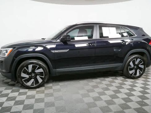 Certified 2025 Volkswagen Atlas Cross Sport SE FWD image 31
