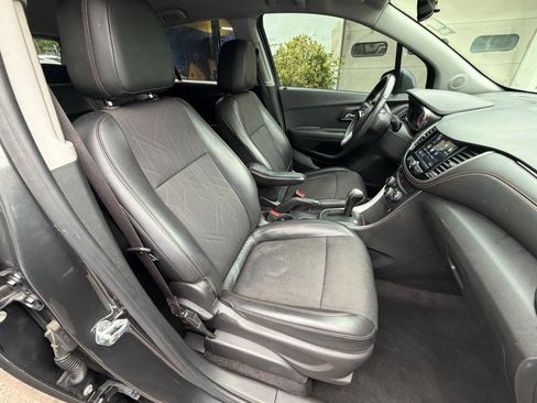Used 2018 Chevrolet Trax LT w/ LT Convenience Package AWD/4WD image 31