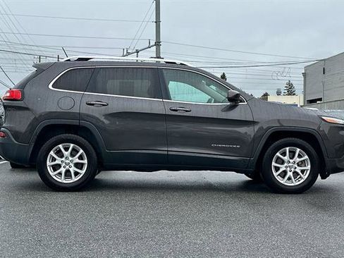 Used 2015 Jeep Cherokee Latitude w/ Comfort/Convenience Group image 2