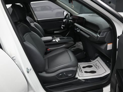 Used 2024 Kia EV9 Light Long Range image 41