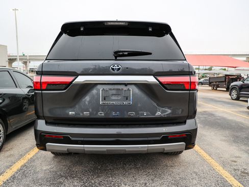 Used 2024 Toyota Sequoia Capstone image 8