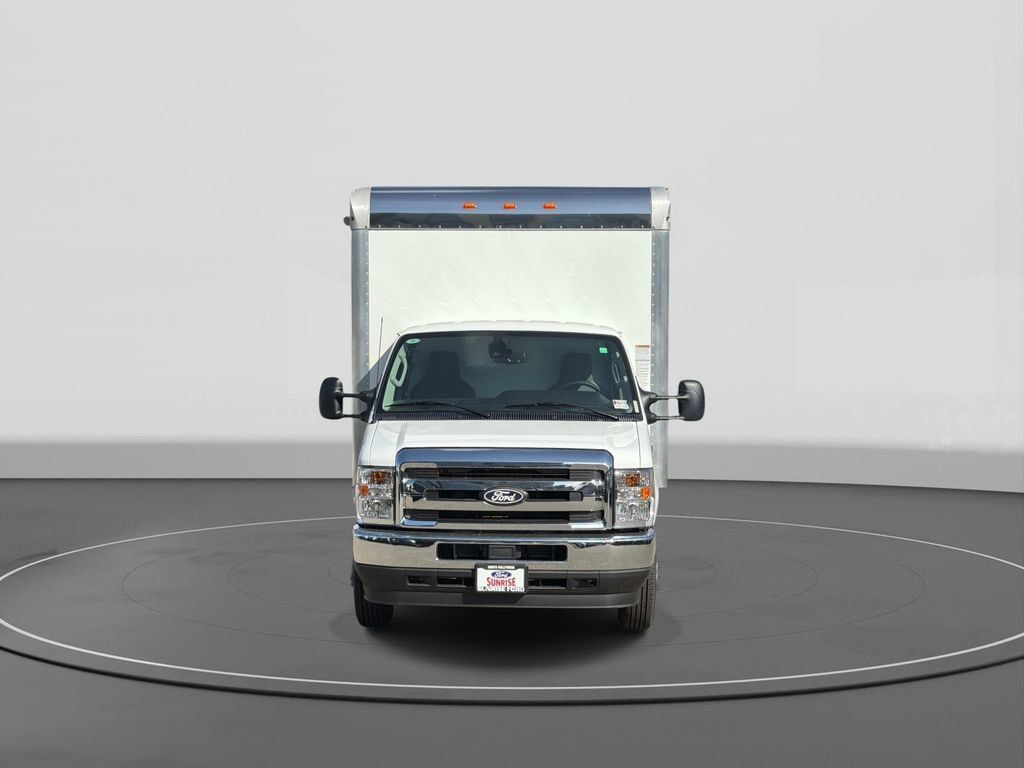 New 2027 Ford E-450 and Econoline 450 Super Duty w/ Interior Upgrade Package RWD image 2